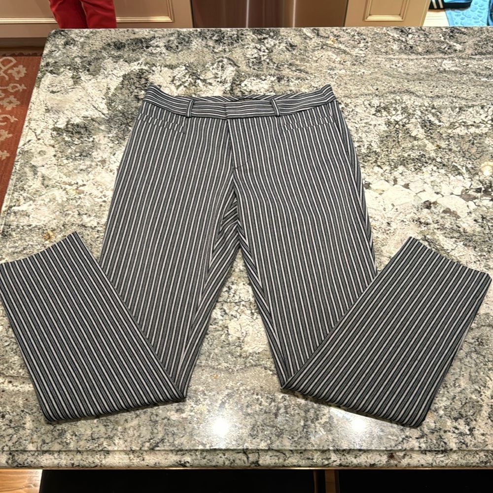 Banana Republic Women’s Navy Striped Straight Leg Pants size 2.